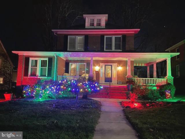 view of front of home featuring covered porch