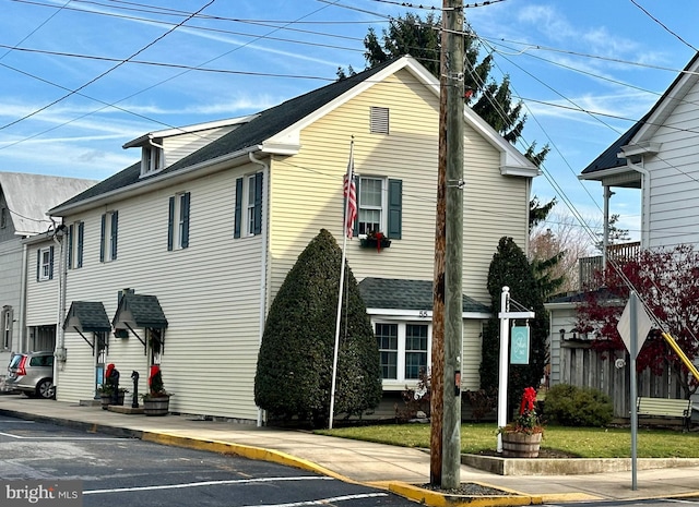 view of front of property