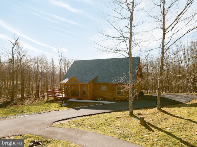 view of front of home featuring a front yard and covered porch