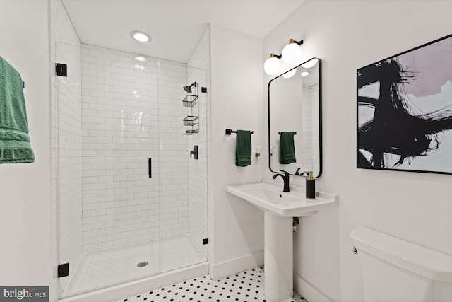 full bath with recessed lighting, baseboards, a stall shower, and toilet