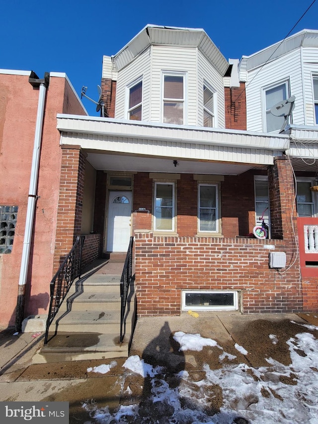 townhome / multi-family property with a porch