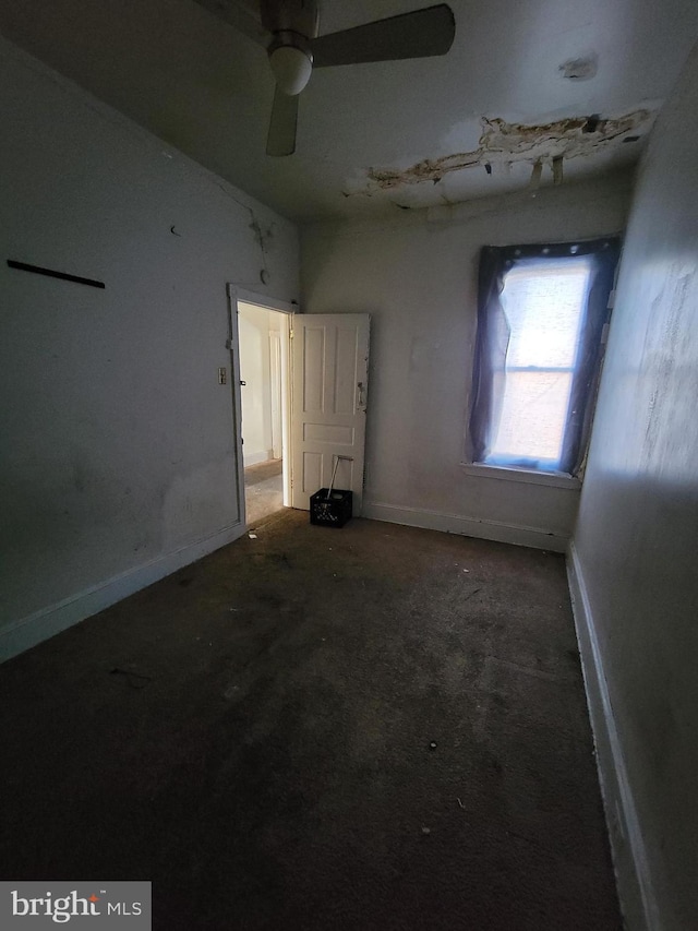 empty room featuring ceiling fan