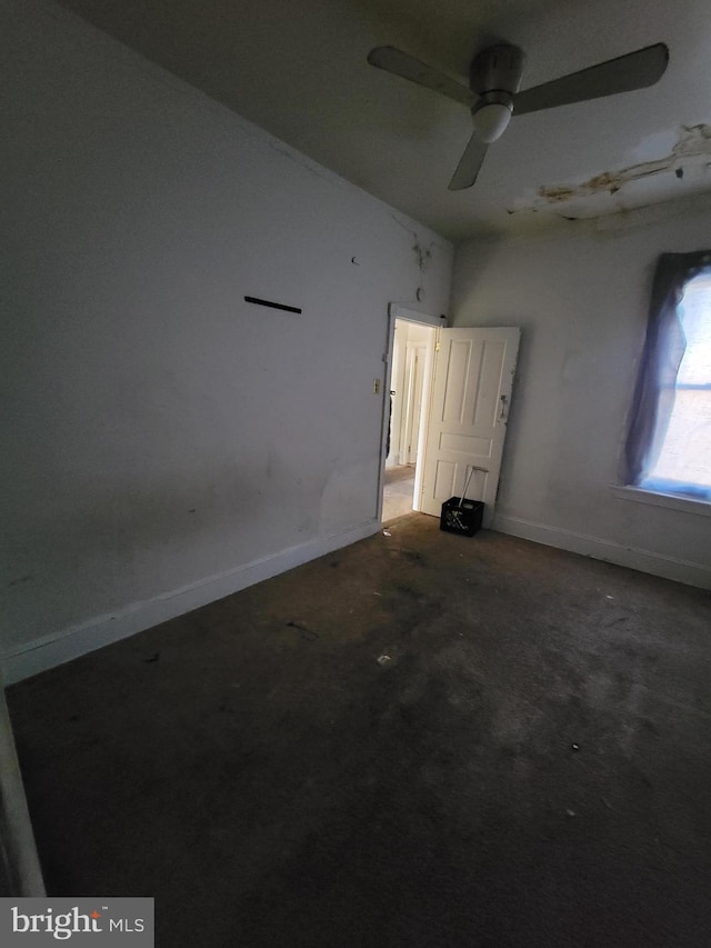 unfurnished bedroom with ceiling fan