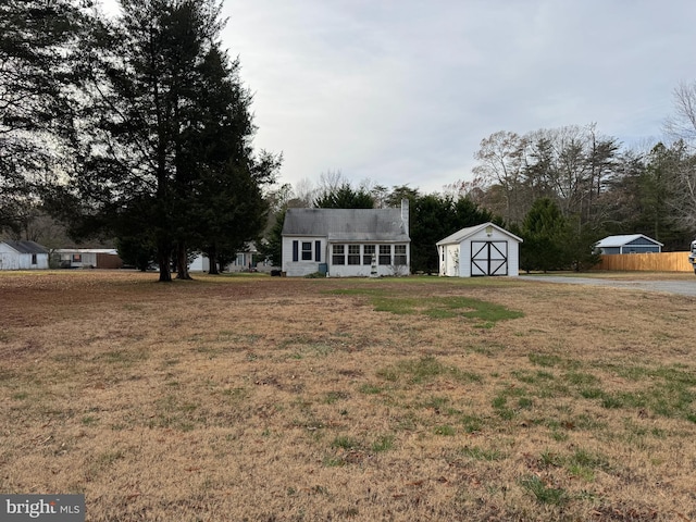 view of yard with a storage shed