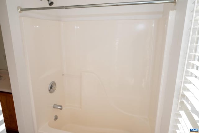 bathroom featuring shower / bathing tub combination