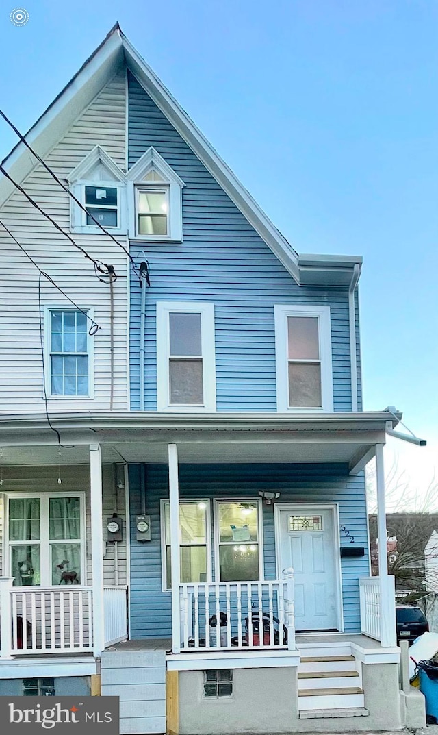 view of front facade with a porch