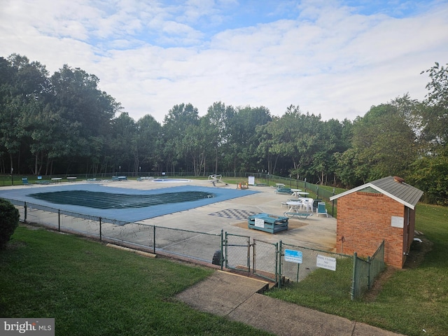 view of swimming pool with a lawn