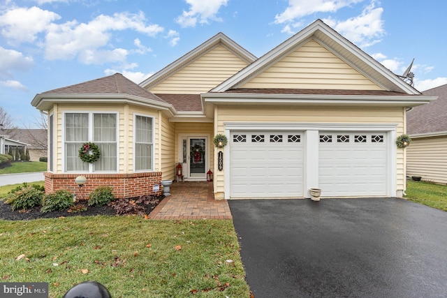 view of front of home featuring a garage and a front yard