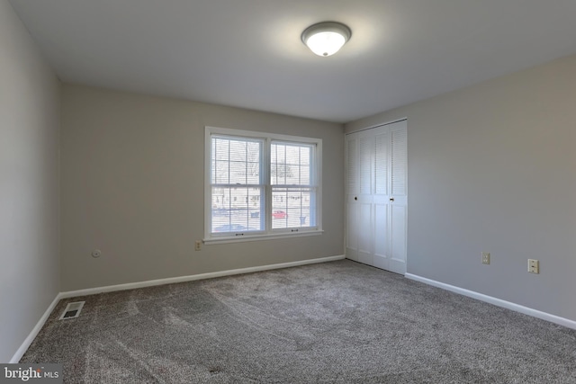 unfurnished room featuring carpet floors