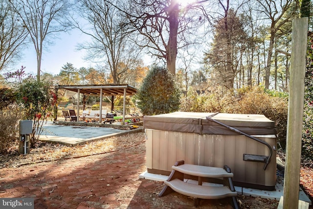 view of yard featuring a hot tub and a patio