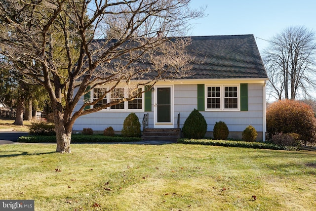 view of front of house featuring a front yard