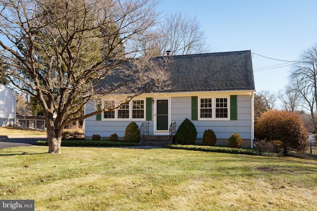 view of front facade with a front yard