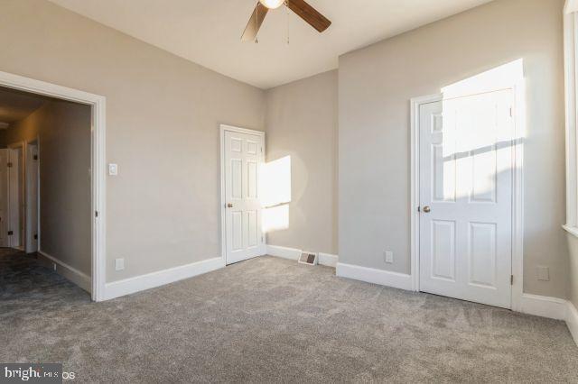 unfurnished bedroom featuring ceiling fan and light carpet