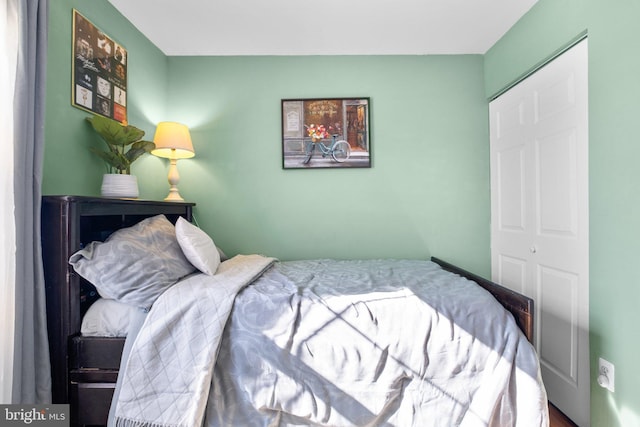 bedroom featuring a closet