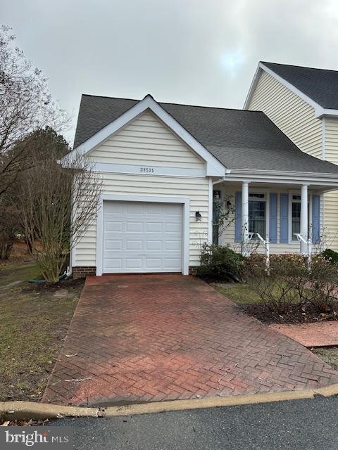 view of front of house featuring a garage