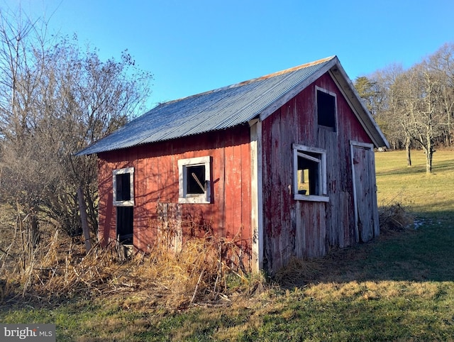 view of outdoor structure featuring a lawn