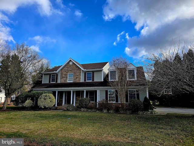 view of front of house featuring a front lawn