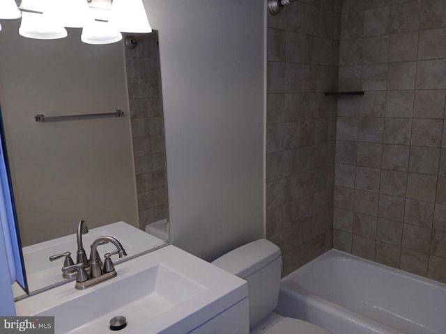 full bathroom with vanity, toilet, and tiled shower / bath