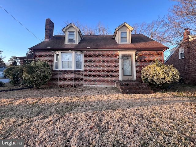 view of front facade featuring a front yard