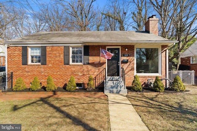 view of front of property featuring a front lawn