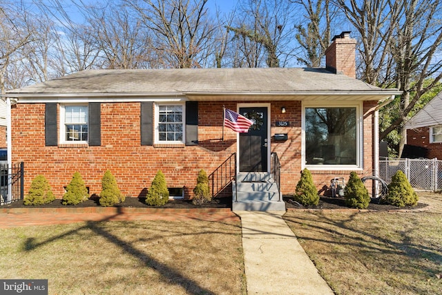 view of front of property featuring a front yard