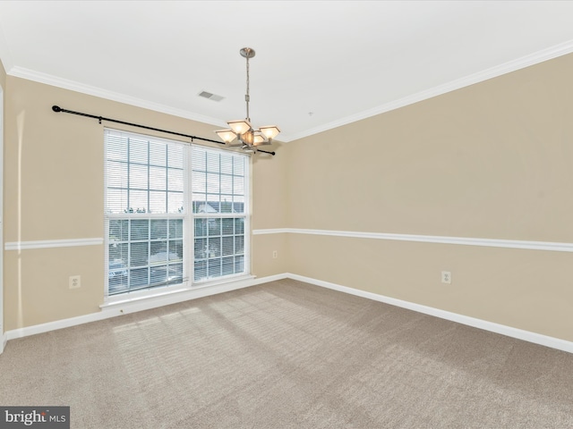 unfurnished room with carpet flooring, crown molding, and a notable chandelier