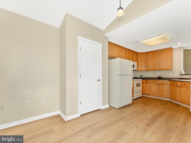 kitchen with light wood-type flooring, white appliances, sink, decorative light fixtures, and lofted ceiling