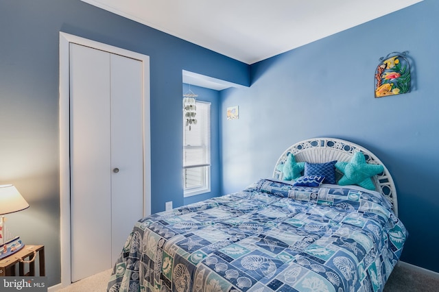 bedroom with carpet flooring and a closet