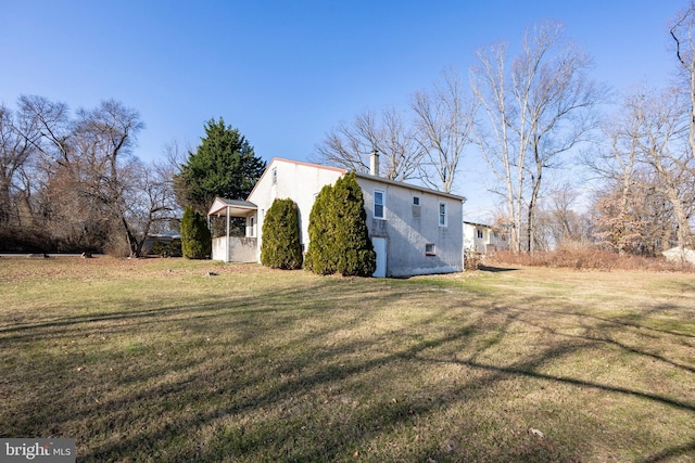 view of side of property featuring a yard