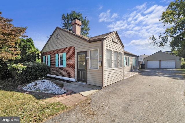 view of front of home featuring an outbuilding and a garage