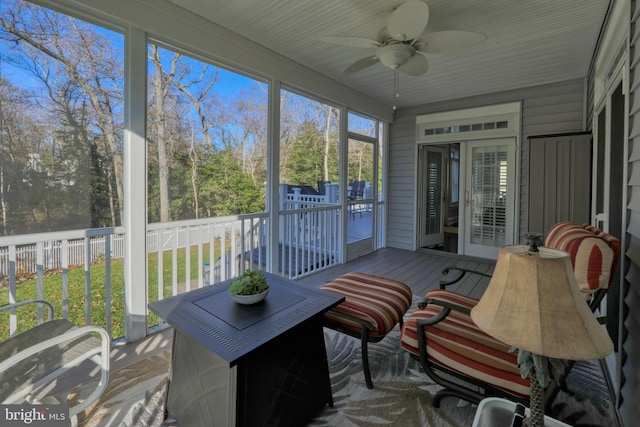 sunroom featuring ceiling fan