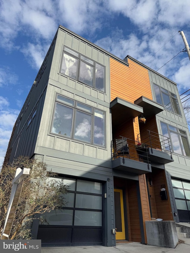 view of front of house featuring a balcony and a garage