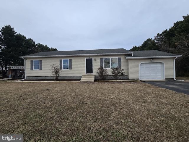 view of front of home featuring a front yard and a garage