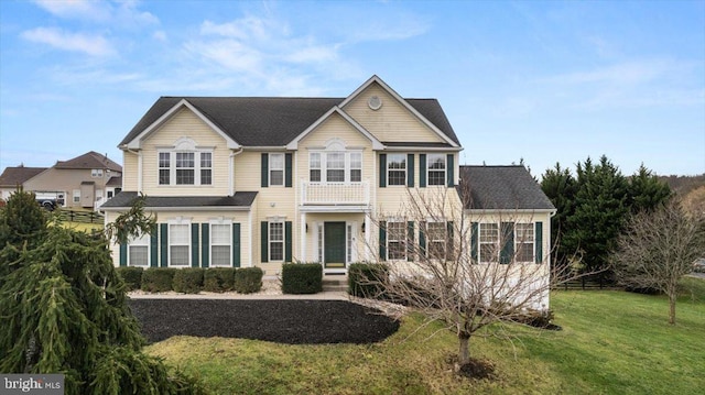 view of front of home featuring a front yard