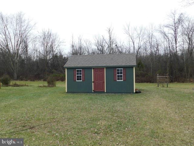 view of outdoor structure with a yard