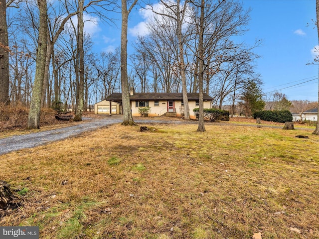 view of front of property featuring a front yard and a garage