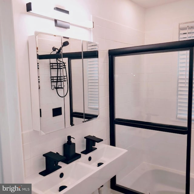 bathroom featuring tasteful backsplash and sink