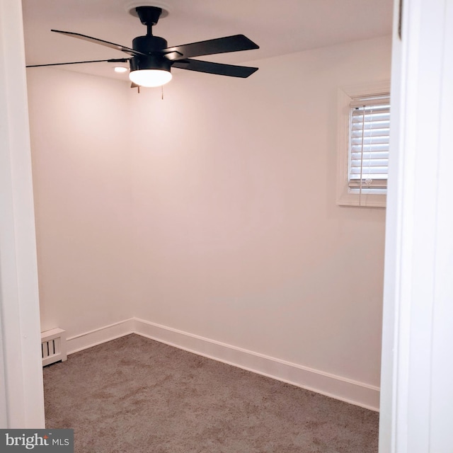 carpeted empty room featuring ceiling fan