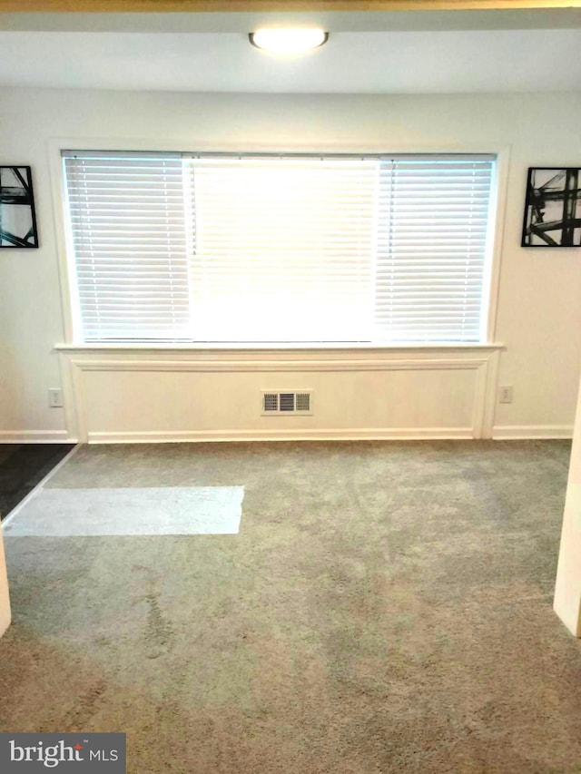 unfurnished room featuring carpet