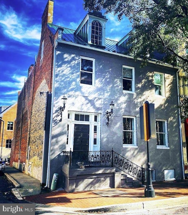 view of front facade