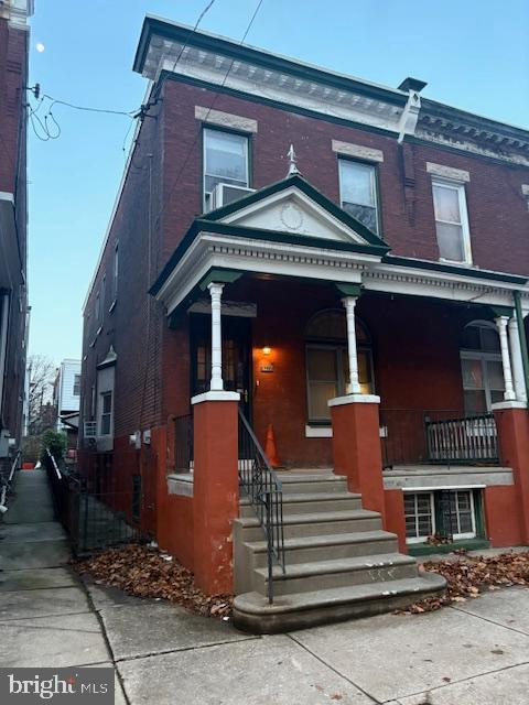 view of front of property with a porch