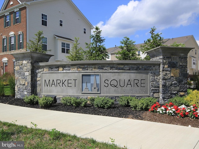 view of community / neighborhood sign