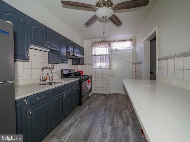 kitchen with dark hardwood / wood-style floors, blue cabinets, sink, ceiling fan, and stainless steel appliances