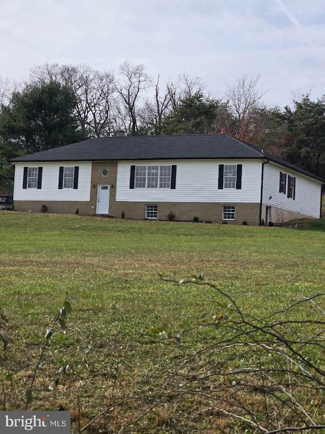 view of front of house with a front lawn