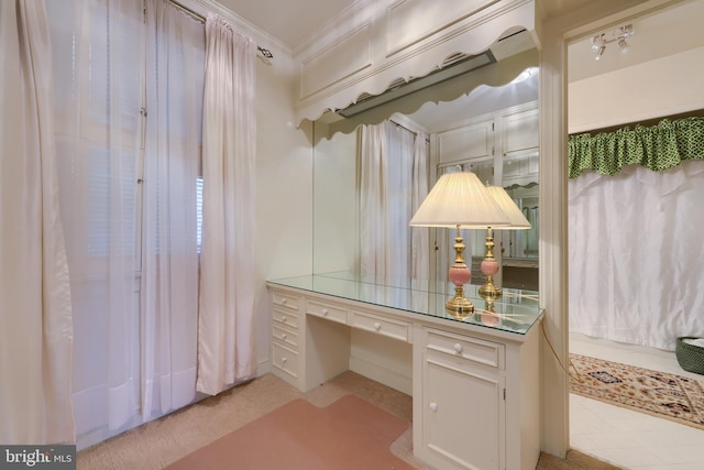 bathroom with ornamental molding