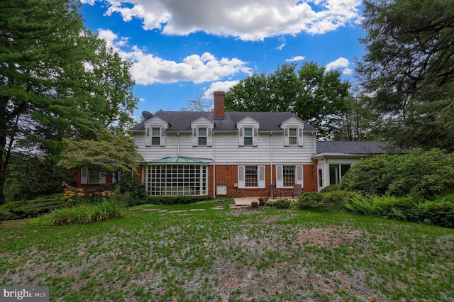 back of house featuring a lawn