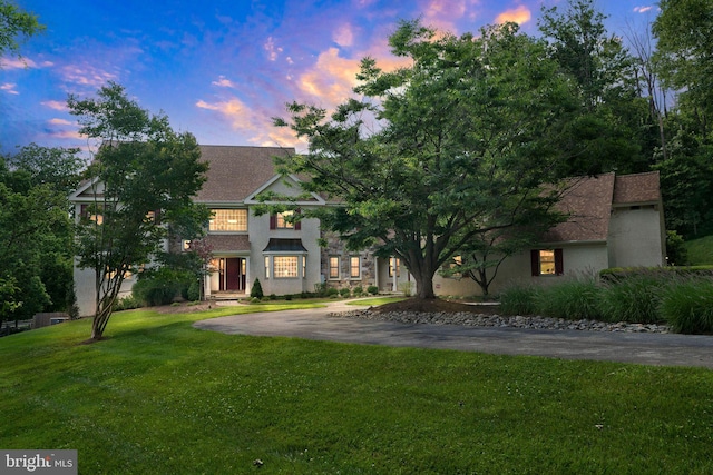 view of front of house featuring a lawn