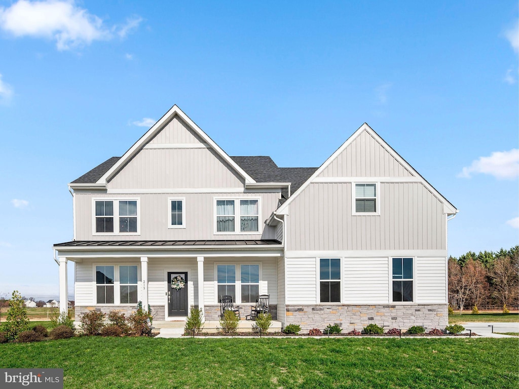 craftsman-style house featuring a porch and a front lawn