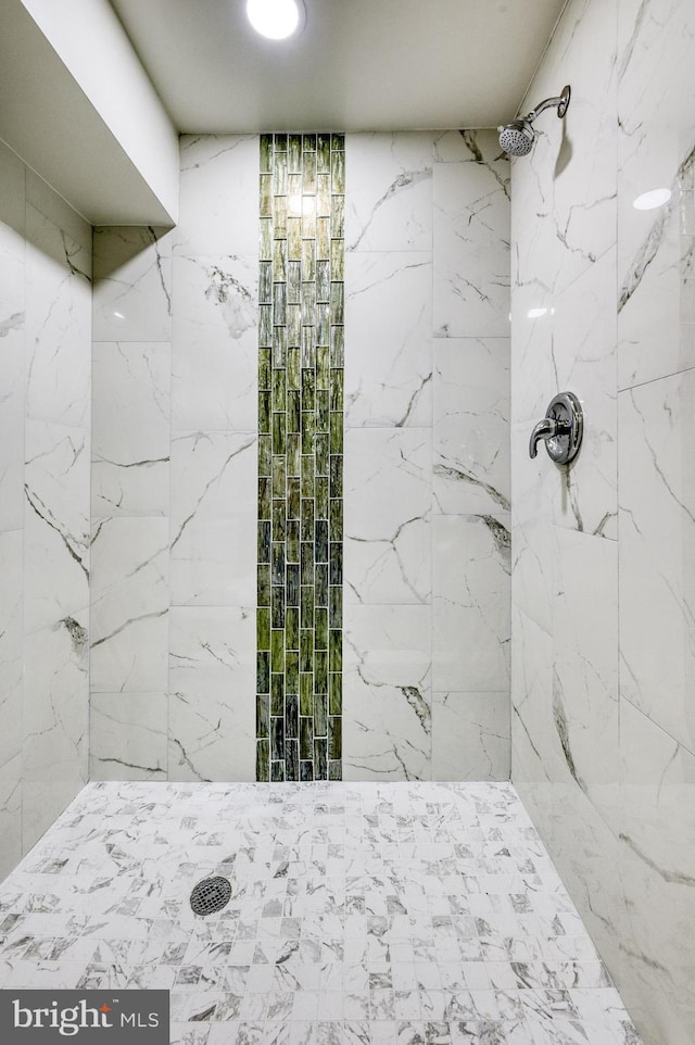 details with a tile shower