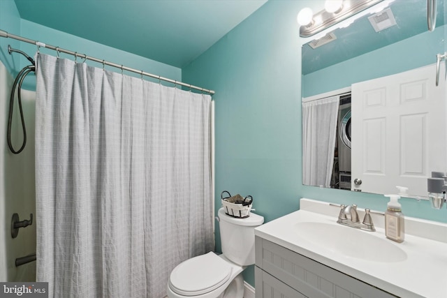 bathroom with a shower with shower curtain, vanity, and stacked washing maching and dryer